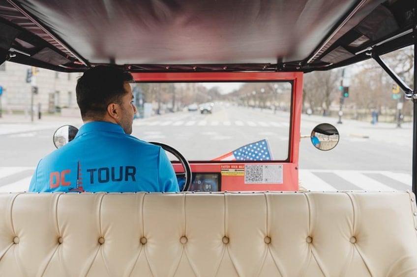 Group/Private Washington D.C Moonlight Tour in Luxury Vintage Car 4