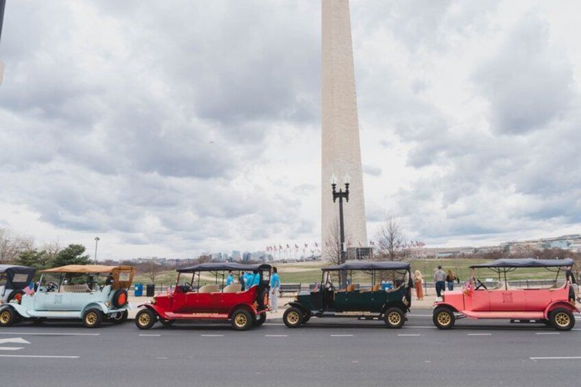 Group/Private Washington D.C Moonlight Tour in Luxury Vintage Car 3