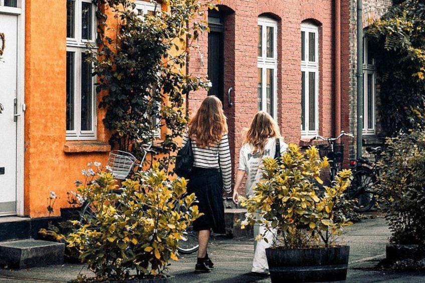 Walking through hidden streets. 4