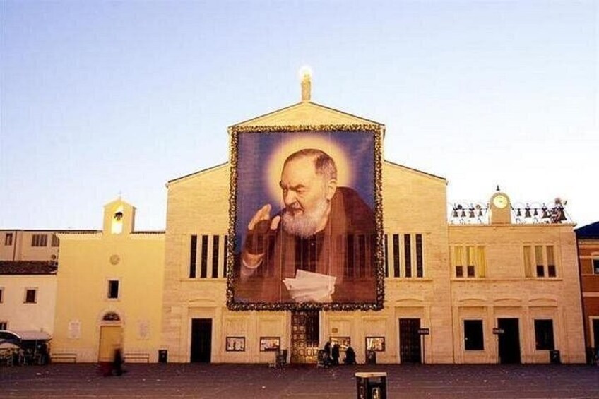 Small groups from Rome: Padre Pio and Grotto of San Michele 1