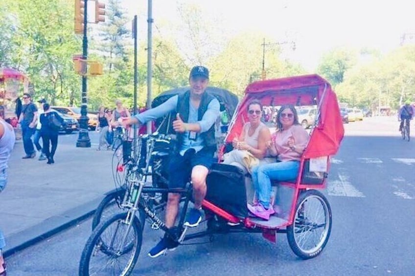 GPT Central Park Pedicab Tours - Guide at work
1
