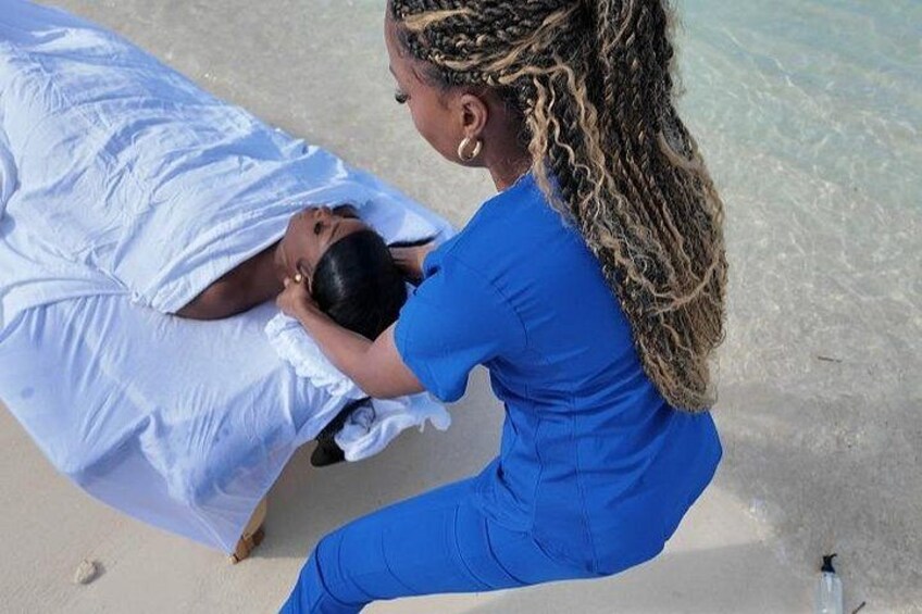 Beachfront bliss awaits in Nassau! Book your massage today 3