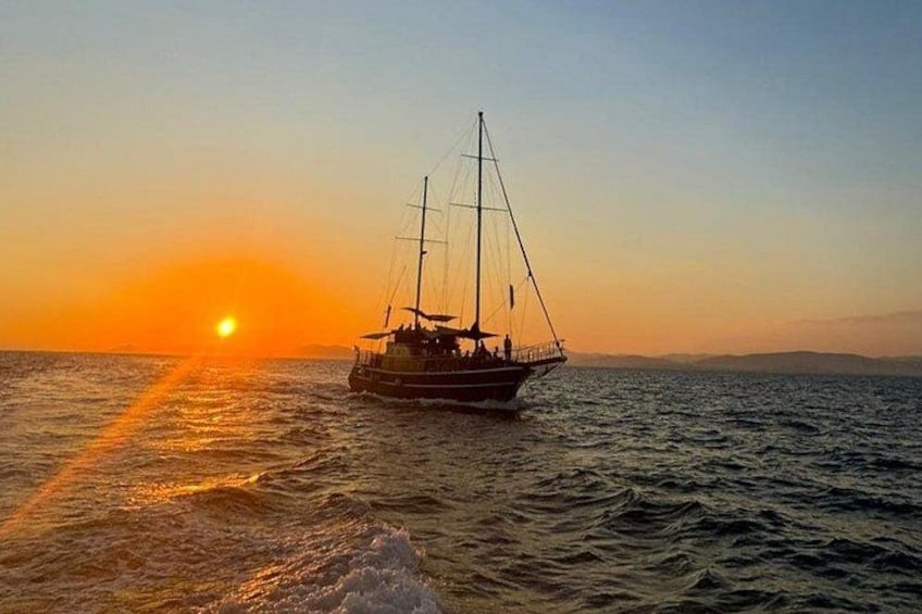 Athens Sunset Dinner Cruise – Swim Stop, Dinner & Open Bar 3