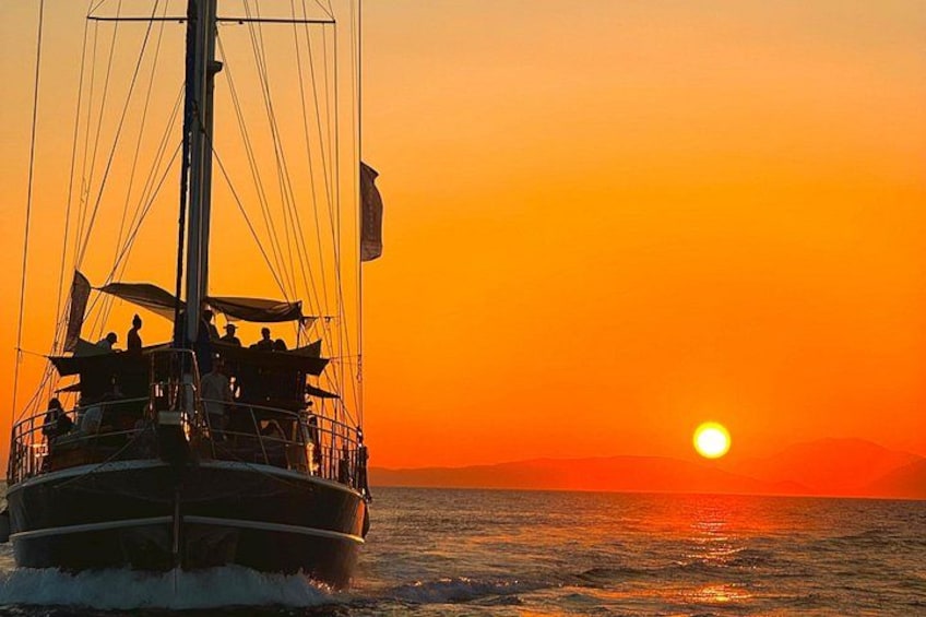 Athens Sunset Dinner Cruise – Swim Stop, Dinner & Open Bar 1