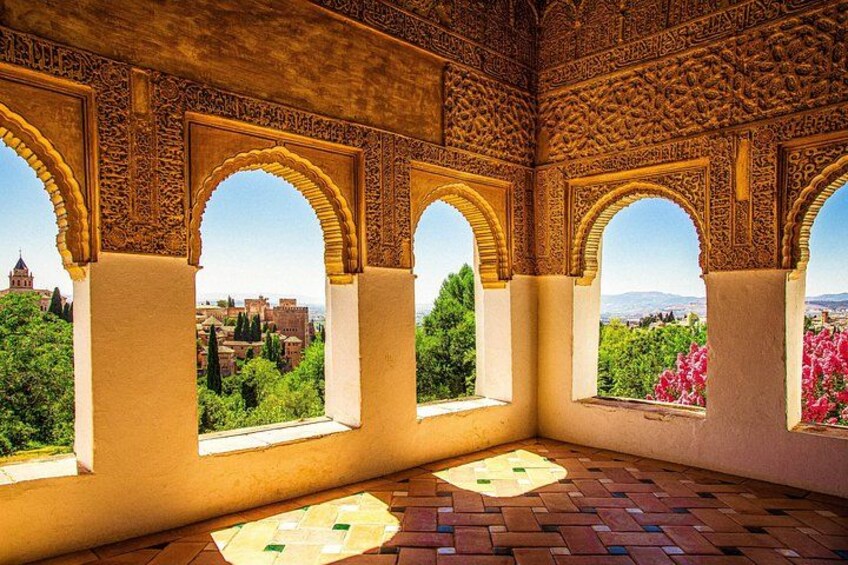 Skip-the-line Alhambra and Nasrid Palaces Tour in Granada 2