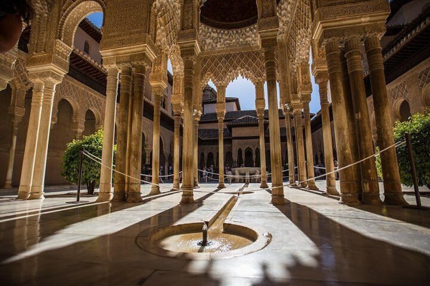 Skip-the-line Alhambra and Nasrid Palaces Tour in Granada 2