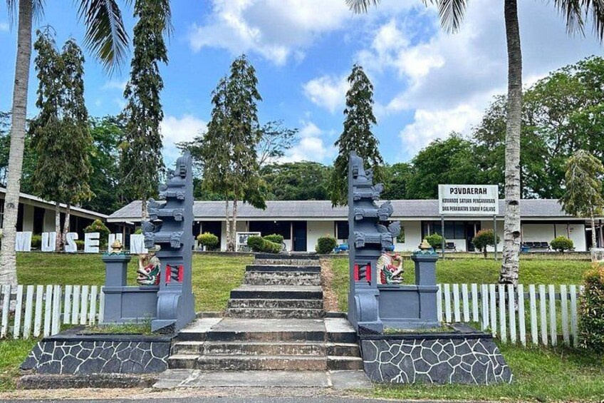 Explore the museum to witness the original pictures how Vietnam refugees lived in the camp 2