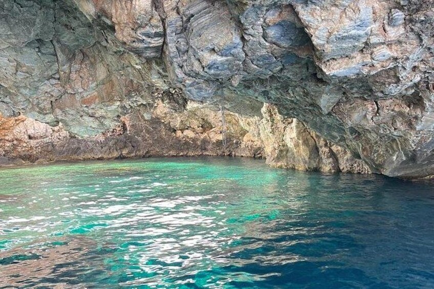Private Boat Tour to Antiparos and Blue Lagoon 4
