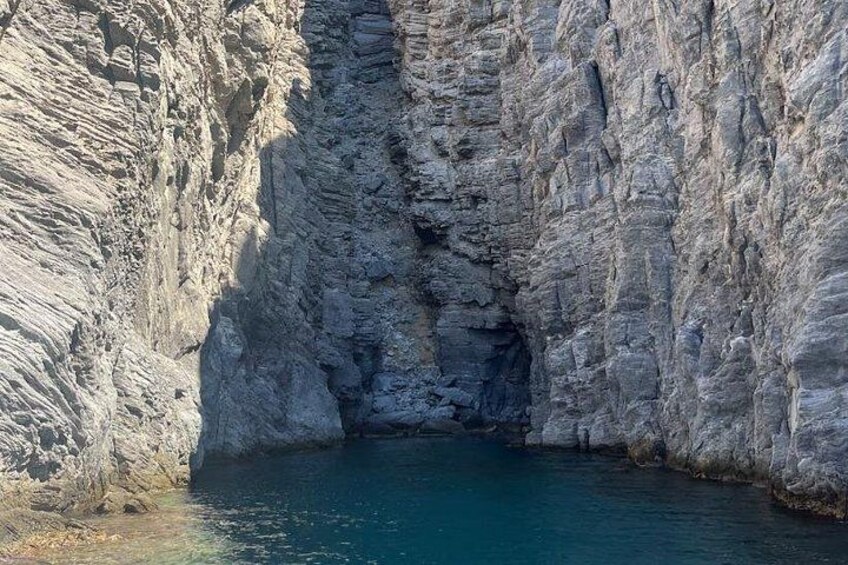 Private Boat Tour to Antiparos and Blue Lagoon 3