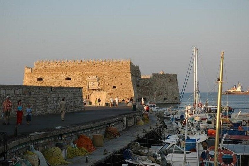 Private Knossos and Heraklion History and Culture City Tour 2