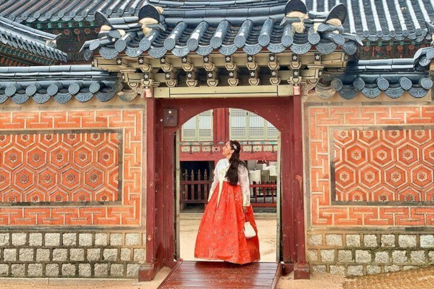 Hanbok in Palace and Traditional Dessert 1