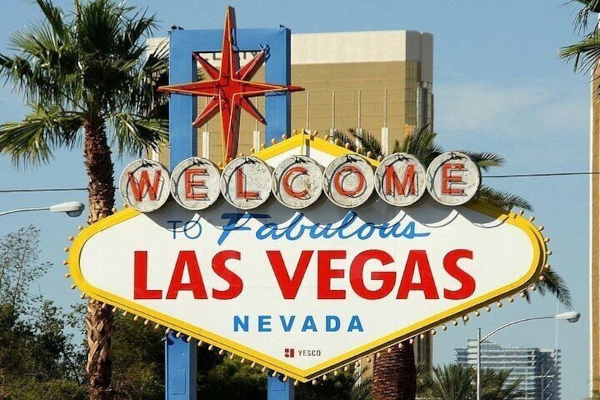 Une enseigne au néon avec l’inscription « BIENVENUE à la fabuleuse Las Vegas, Nevada » et une étoile rouge. 4