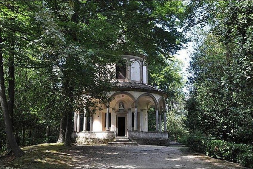 Lake Orta - path to the Sacred Mount 5