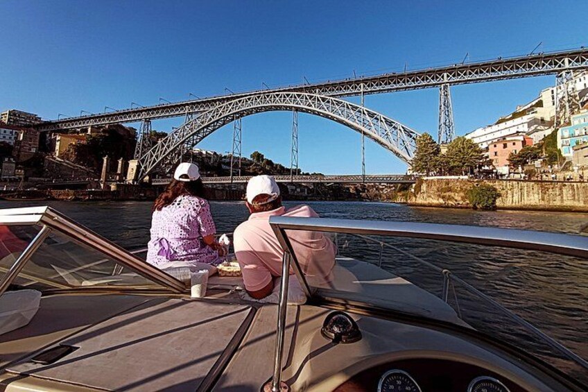 Porto Boat Tour – 6 Bridges, Ribeira & Estuary   – Sunset Option 1