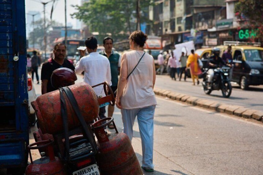 Inside Dharavi: A Unique Slum Tour with an Local Guide 4