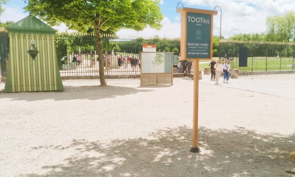 Tootbus Paris : Versailles Half-Day Tour from Paris 3