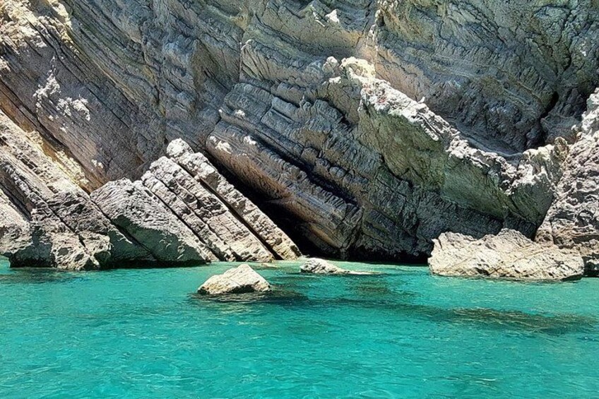 Arrábida Wild beaches and caves all day with snorkeling 3