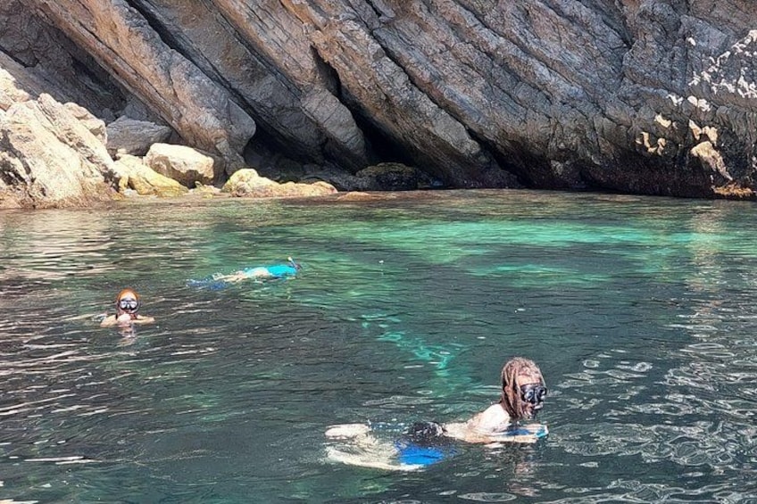 Arrábida Wild beaches and caves all day with snorkeling 2