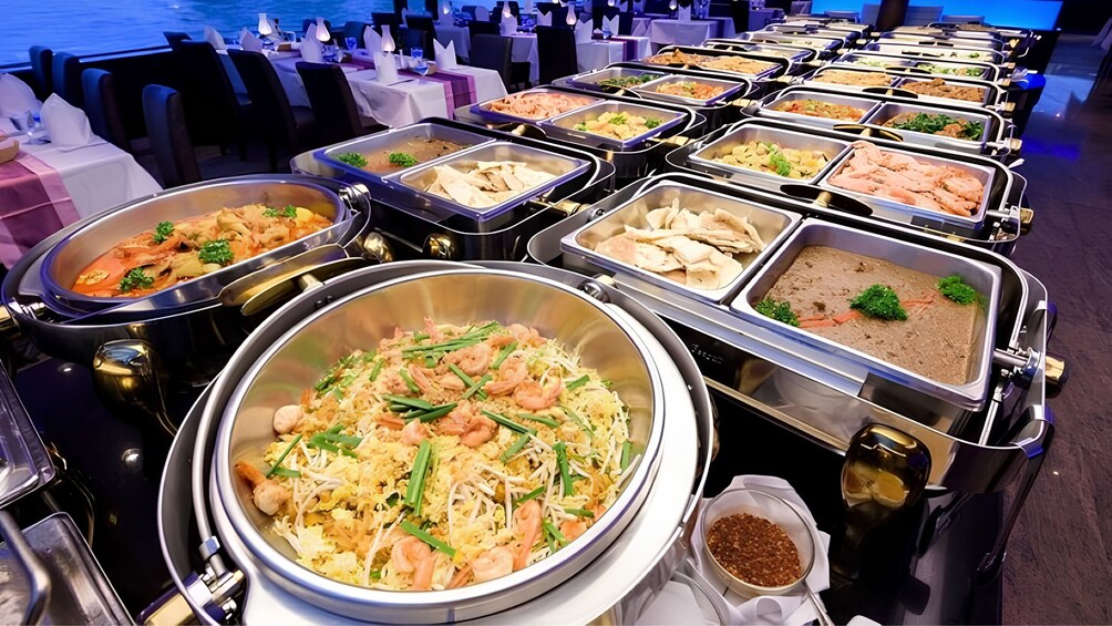 Bangkok: Chao Phraya River Cruise with Indian & Thai Cuisine Buffet 5
