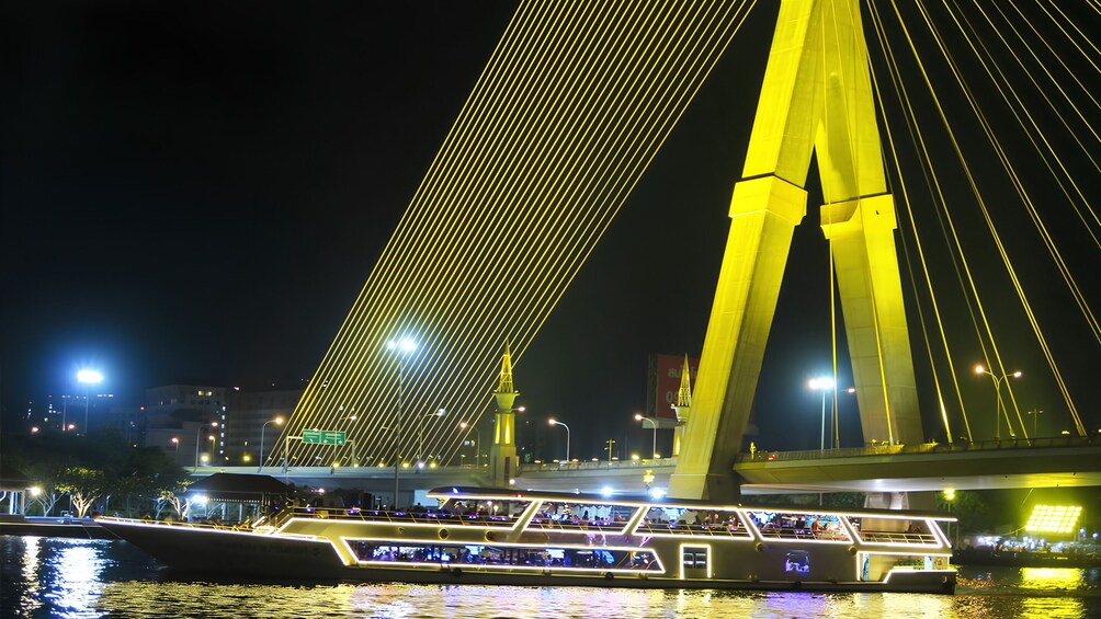 Bangkok: Chao Phraya River Cruise with Indian & Thai Cuisine Buffet 1