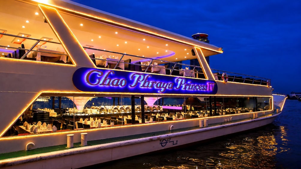 Bangkok: Chao Phraya River Cruise with Indian & Thai Cuisine Buffet 1