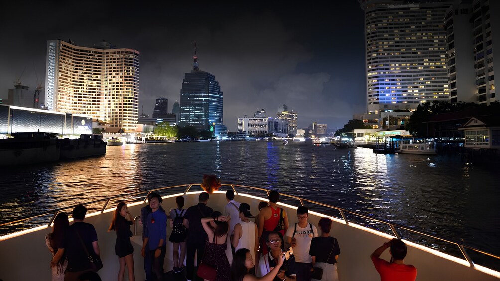 Bangkok: Chao Phraya River Cruise with Indian & Thai Cuisine Buffet 4