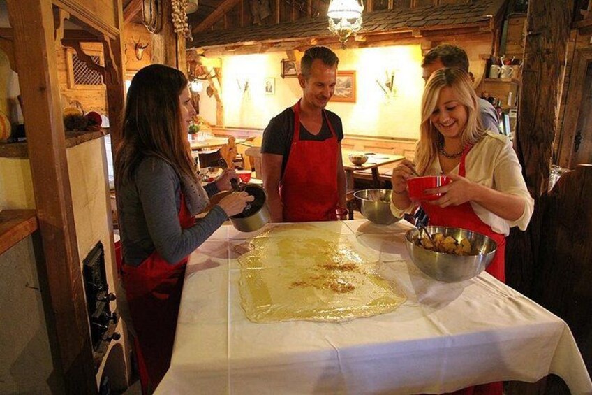 cooking class in Salzburg: apple strudel 2