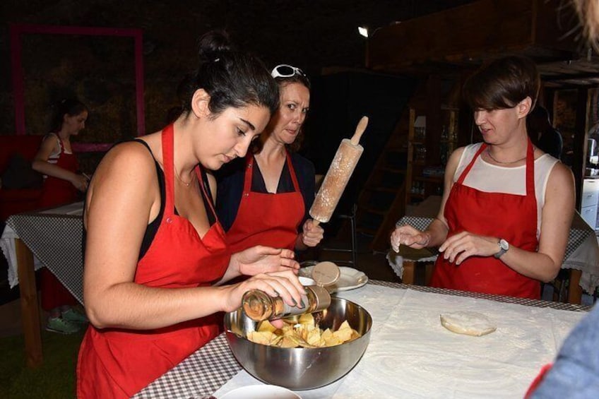 Apple Strudel & Prezel Cooking Class incl. Dinner & Music 2