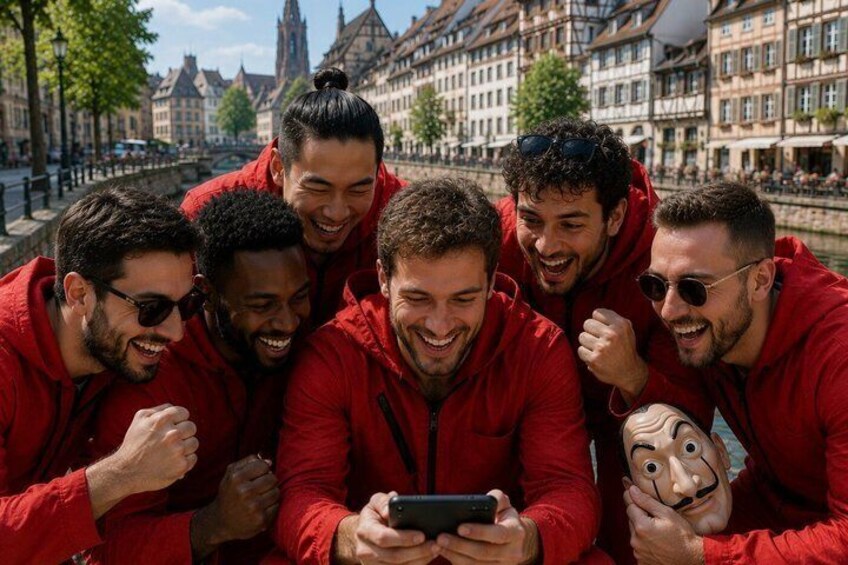 Un grupo de personas con chaquetas rojas mirando un teléfono inteligente. 2