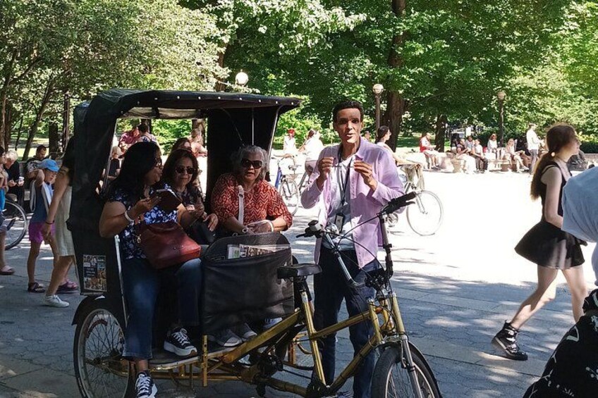 Guided Tour inside Central Park with Pedicab 1