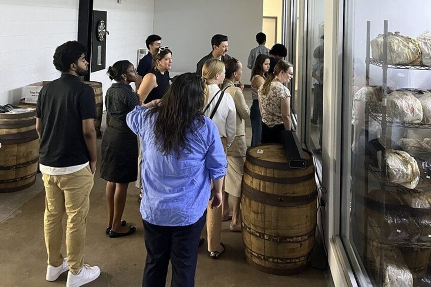 GUESTS VIEW A GROWING ROOM IN ACTION 5