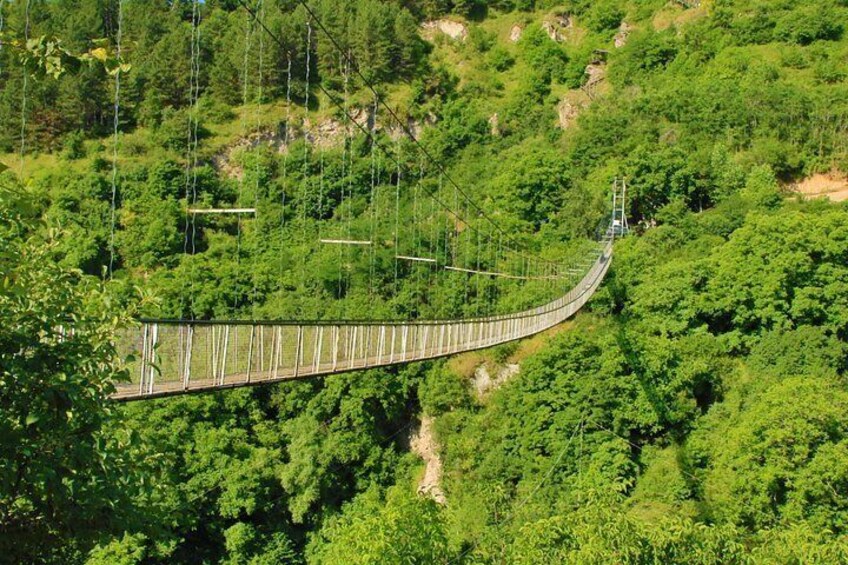 Swinging bridge in the old Khndzoresk 3