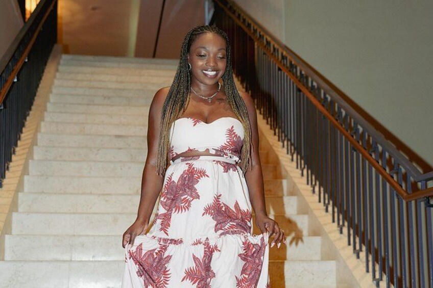 Feel Like a Star: Nighttime Paparazzi Flash Photoshoot 4