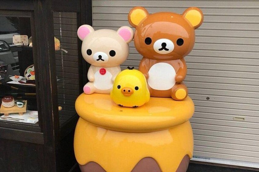 A yellow honeycomb structure with two teddy bears and a yellow duck on top. 2