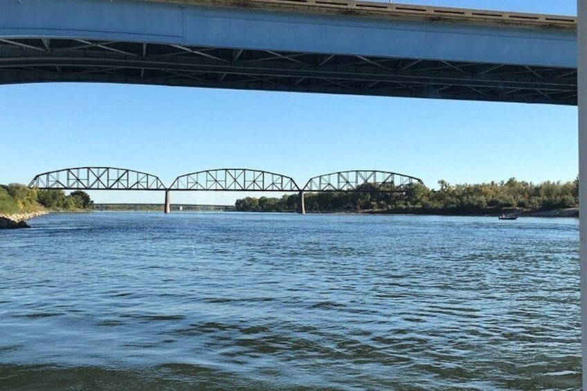 Missouri River BBQ Dinner Cruise with Laughing Sun Brewing Co 3