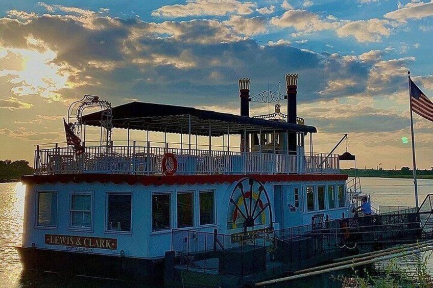 Missouri River BBQ Dinner Cruise with Laughing Sun Brewing Co 3