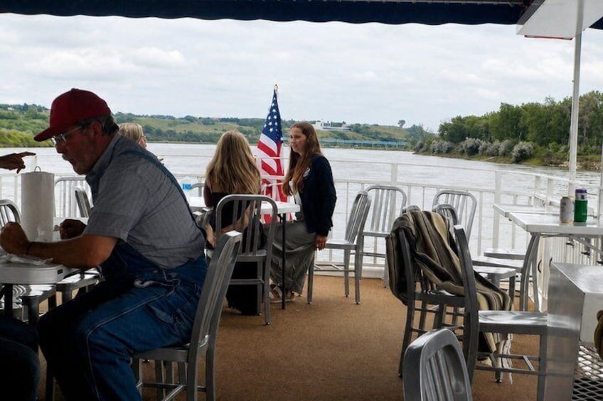 Saturday Evening Missouri River Leisure Cruise with Onboard Bar 2