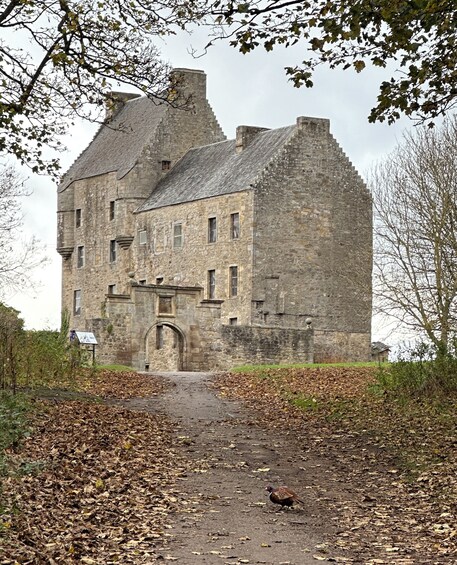 From Edinburgh: 1-day Outlander Experience Tour with Entry 4