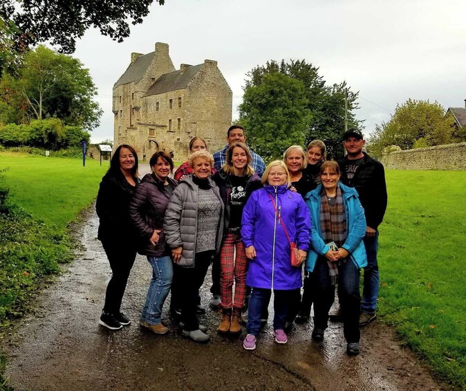 From Edinburgh: 1-day Outlander Experience Tour with Entry 1