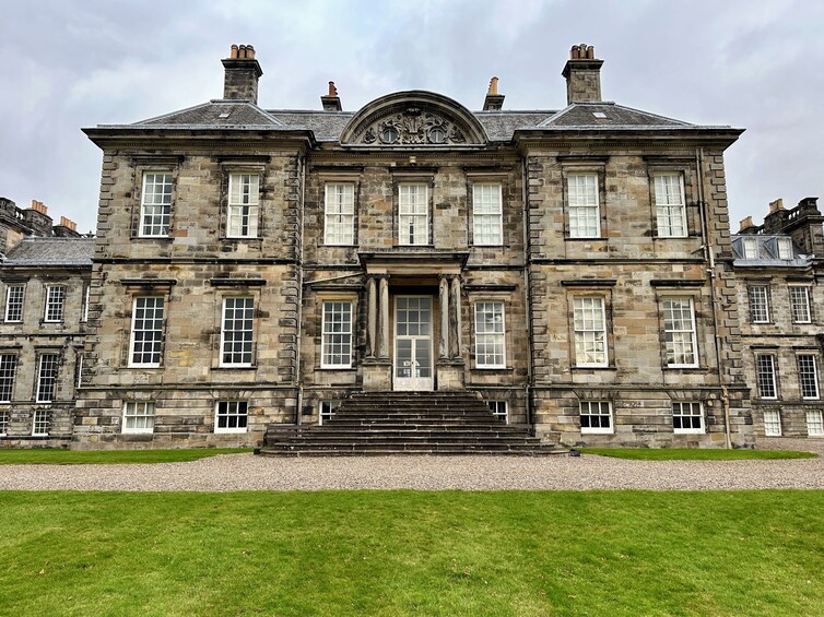 From Edinburgh: 1-day Outlander Experience Tour with Entry 5