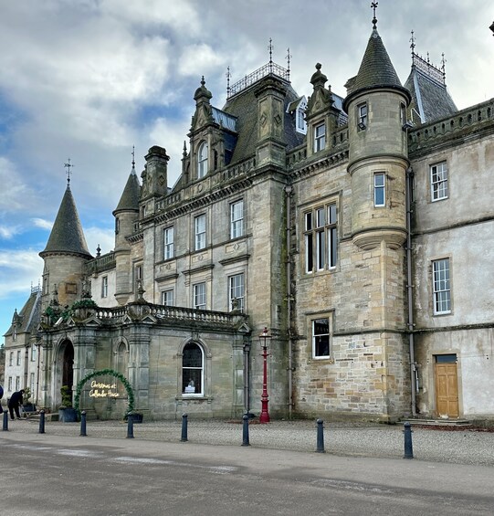 From Edinburgh: 1-day Outlander Experience Tour with Entry 2