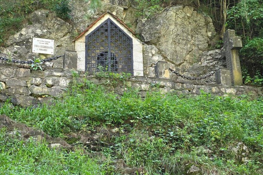 Private Day Trip from Bucharest: Dracula’s Castle, Peles & Brasov 2