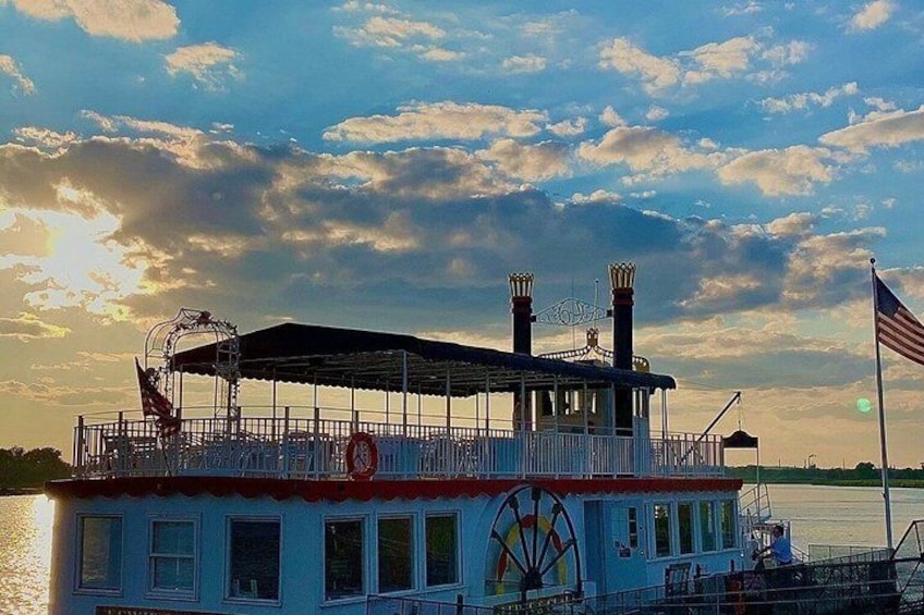 Missouri River Cruise Tour featuring Nardellos Pizza 1