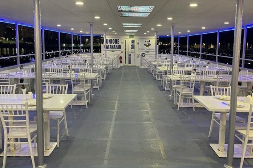 Dubai Marina Luxury Dinner Cruise with Live Show & Buffet 3