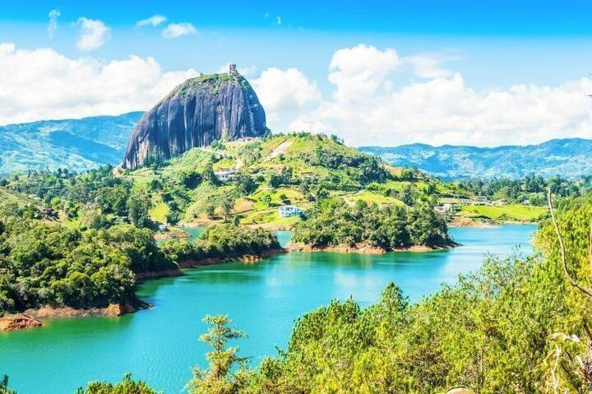 Excursion to Guatapé and the Stone of the Peñol in Medellin 2