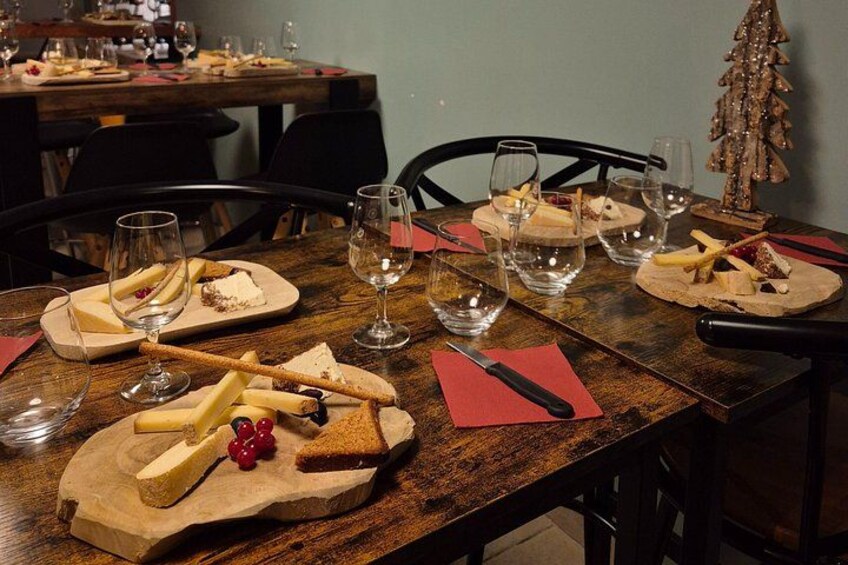 Tasting 5 Burgundy wines granted from regional cheeses 4