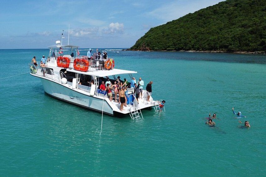 Fajardo: Theo Culebra Island Boat Tour with Lunch and Beverages 2