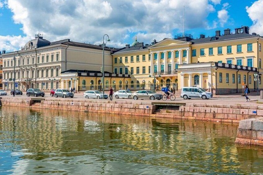 VIP Tour Helsinki by Mercedes Vclass with Private Guide 2