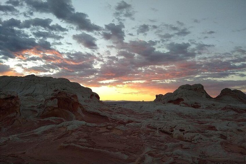 SUNSET White Pocket Off-Road & Hiking Adventure-Small Group 4