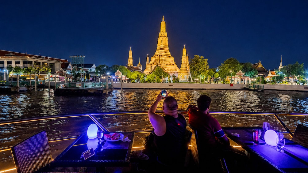 Bangkok: Chao Phraya River Dinner Cruise 4